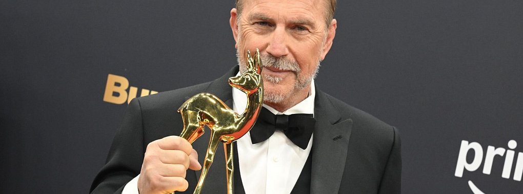 Zu seinem 70. Geburtstag zeigt sich Kevin Costner dankbar. (Archivbild) - © Felix Hörhager/dpa