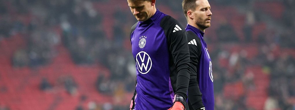 Alexander Nübel (l.) und Oliver Baumann konkurrieren um die feste Stellvertreter-Rolle im deutschen Tor für den verletzten Marc-André ter Stegen. - © Christian Charisius/dpa