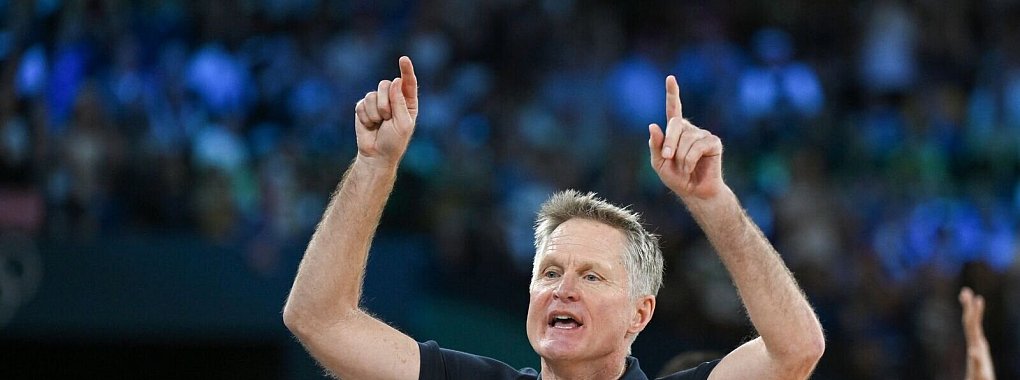 US-Nationaltrainer Steve Kerr positioniert sich im US-Wahlkampf klar gegen Donald Trump. - © Sven Hoppe/dpa