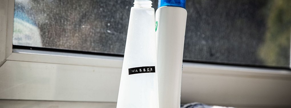 Streifenfrei dank Shampoo und Wasser? Ein Lifehack soll für saubere Fenster sorgen. - © Christin Klose/dpa-tmn
