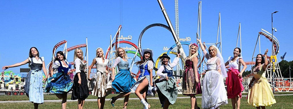 Die Dirndl-Trends 2024: farbenfroh und samtig (Foto Produktion). - © Felix Hörhager/dpa