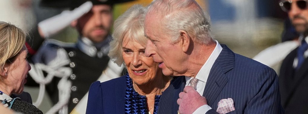 Seit zweieinhalb Jahren ist Charles nun britischer Monarch. - © Andrew Medichini/AP/dpa