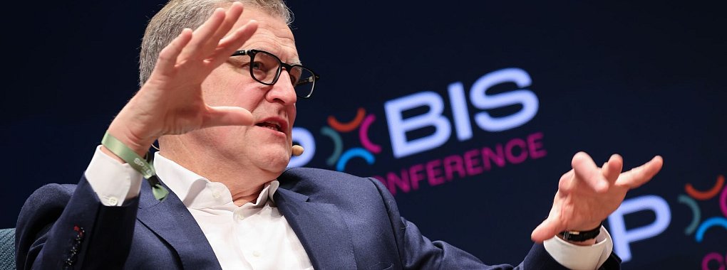 Bayern-Chef Jan-Christian Dreesen will, dass sich die Liga-Konkurrenz mehr um die internationale Vermarktung bemüht. - © Christian Charisius/dpa