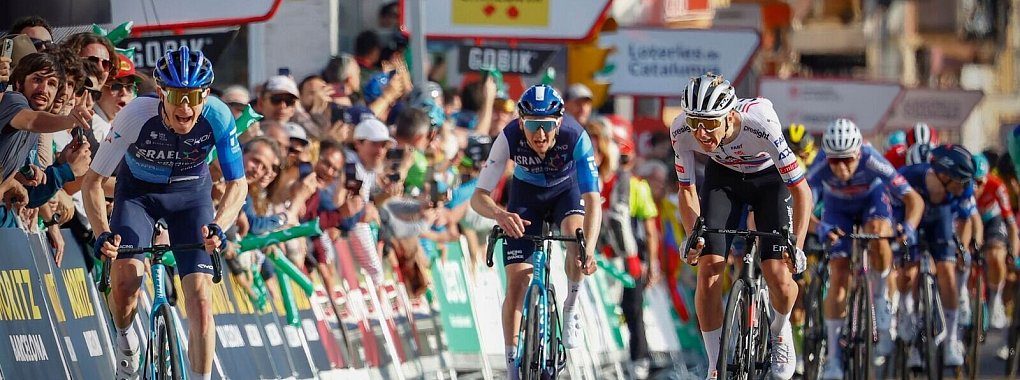 Tadej Pogacar (r) bereitet sich bei der Katalonien-Rundfahrt auf den Giro d\\\'Italia vor. - &copy; Roth/dpa