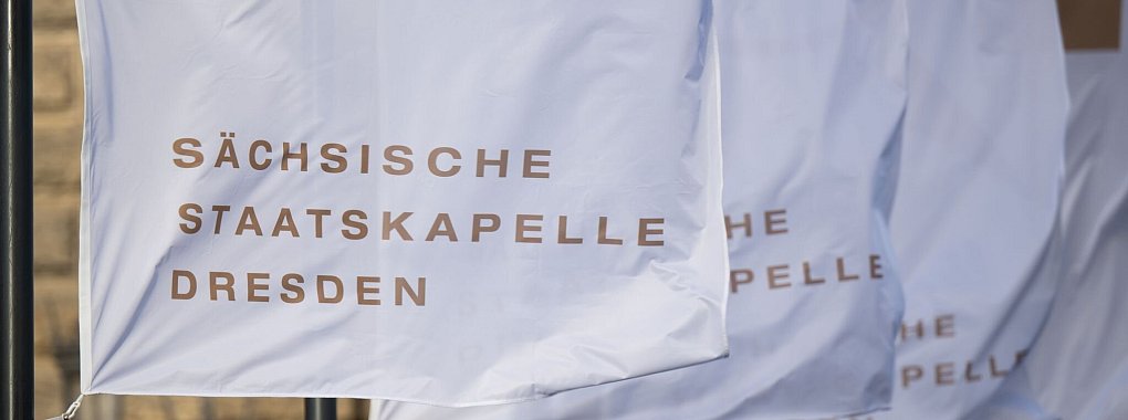 Bei der Sächsischen Staatskapelle Dresden gibt die finnische Dirigentin Susanna Mälkki an diesem Sonntag ihr Debüt. - © Robert Michael/dpa