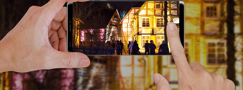 Ob mit Profi-Kamera oder Smartphone: Gesucht wird das persönliche Weihnachtsmarkt-Lieblingsbild. - © tanatat - stock.adobe.com