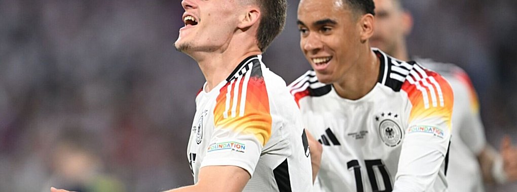Florian Wirtz (l) und Jamal Musiala haben nach Ansicht von DFB-Sportdirektor Rudi Völler eine goldene Zukunft vor sich. - © Sven Hoppe/dpa