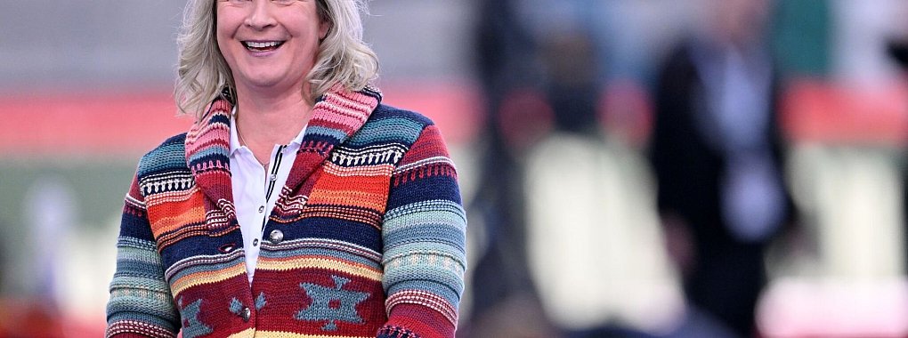 Auch im Alter vom 52 Jahren will Eisschnellläuferin Claudia Pechstein noch an Wettkämpfen teilnehmen. - © Peter Kneffel/dpa