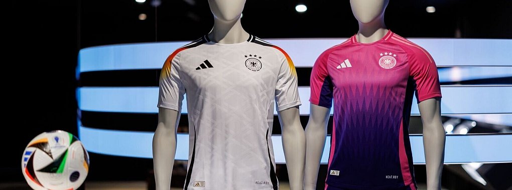 Die Trikots der deutschen Fu&szlig;ball-Nationalmannschaft f&uuml;r Heim-EM sind noch von Adidas. - &copy; Daniel Karmann/dpa