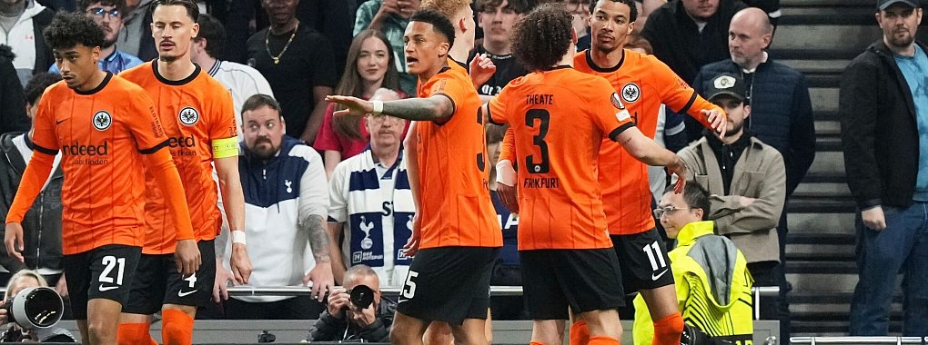 Ekitiké ist Frankfurts Offensivstar. - © Frank Augstein/AP/dpa