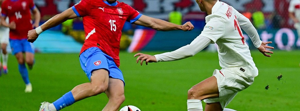 David Jurasek f&auml;llt mit einem Arbruch aus. - &copy; Sina Schuldt/dpa