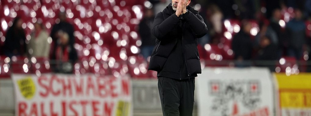 Marco Rose bedankt sich bei den Fans für die Unterstützung. - © Jan Woitas/dpa