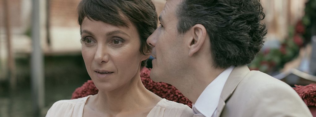Judith (Julia Koschitz) verbringt romantische Stunden mit Hannes (Manuel Rubey) in Venedig . - © Luca Baggio/ZDF/dpa