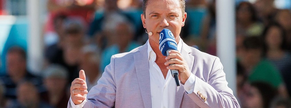 Stefan Mross wird auch k&uuml;nftig die Show &laquo;Immer wieder sonntags&raquo; moderieren. - &copy; Philipp von Ditfurth/dpa