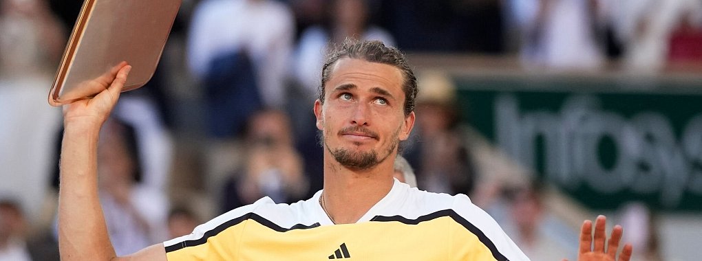 Alexander Zverev hat das French-Open-Finale gegen den Spanier Carlos Alcaraz nach f&uuml;nf S&auml;tzen verloren. - &copy; Christophe Ena/AP/dpa