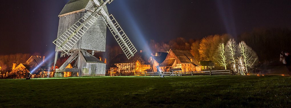 Der Museumsadvent h&auml;tte an diesem Wochenende zum 15. Mal im Freilichtmuseum stattgefunden. Statt historischem Weihnachtsmarkt im Paderborner Dorf geht es in diesem Jahr auf Zeitreise durchs Museums-Magazin. - &copy; Archivfoto: Torben Gocke