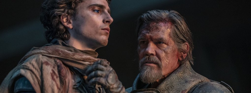 Timoth&eacute;e Chalamet (l) als Paul Atreides und Josh Brolin als Gurney Halleck in einer Szene des Films &laquo;Dune: Part Two&raquo;. - &copy; Niko Tavernise/Warner Bros./dpa