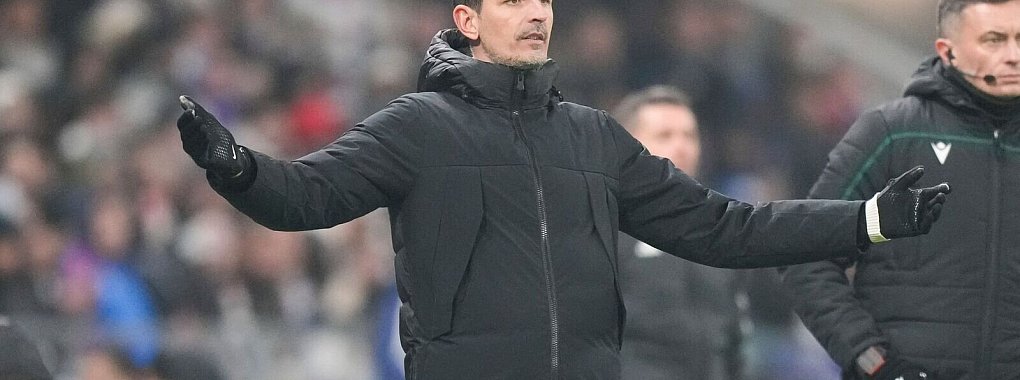 Eintracht Frankfurt um Trainer Dino Toppmöller kann in Leipzig Revanche für das bittere Pokal-Aus nehmen. - © Michel Euler/AP/dpa