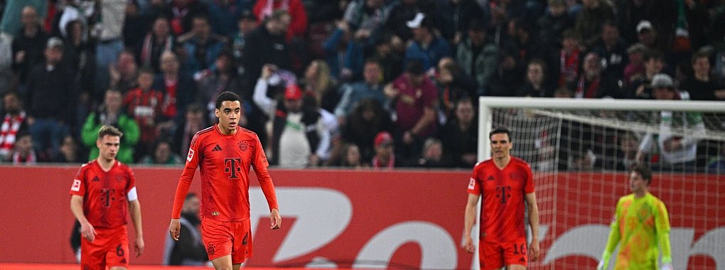 Erst Torschütze, dann verletzt raus: Bayern-Star Jamal Musiala (M). - © Tom Weller/dpa