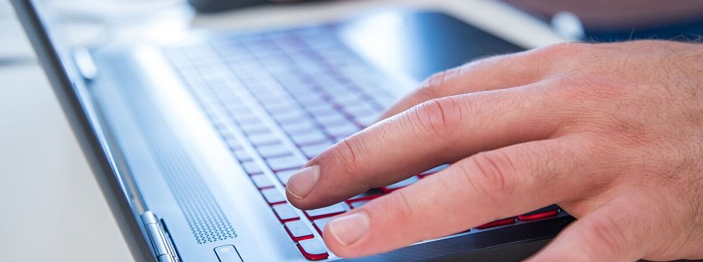 Maßanfertigung oder nicht? Wurde lediglich aus vorgegebenen Standardoptionen gewählt, ist das Notebook keine individuelle Anfertigung und es gilt das Widerrufsrecht. - © Christin Klose/dpa-tmn