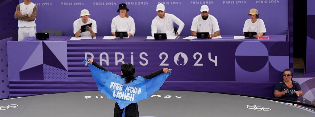 Die afghanische Breakerin Talash ist nach ihrem Zeichen f&uuml;r Frauenrechte disqualifiziert worden. - &copy; Abbie Parr/AP/dpa