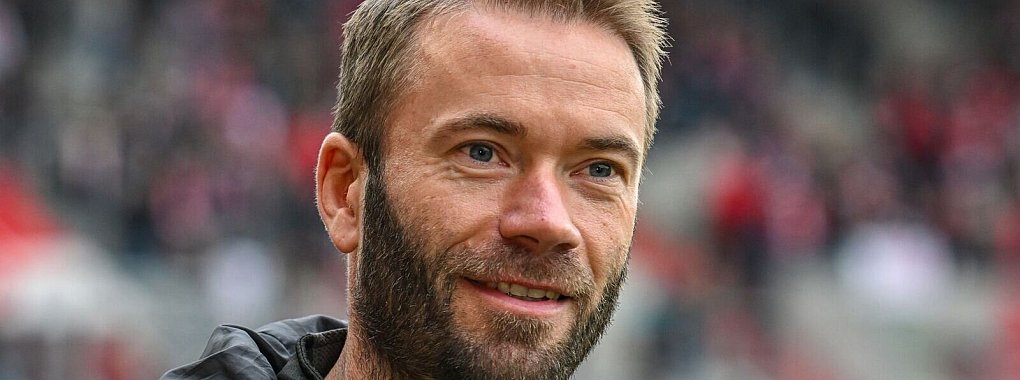 Andreas Patz ist nun Cheftrainer von Jahn Regensburg. - © Armin Weigel/dpa