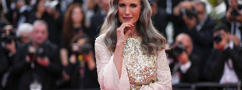 Andie MacDowell musste den Alltag ohne ihre Kinder erst genießen lernen. (Archivbild) - © Scott A Garfitt/Invision/AP/dpa