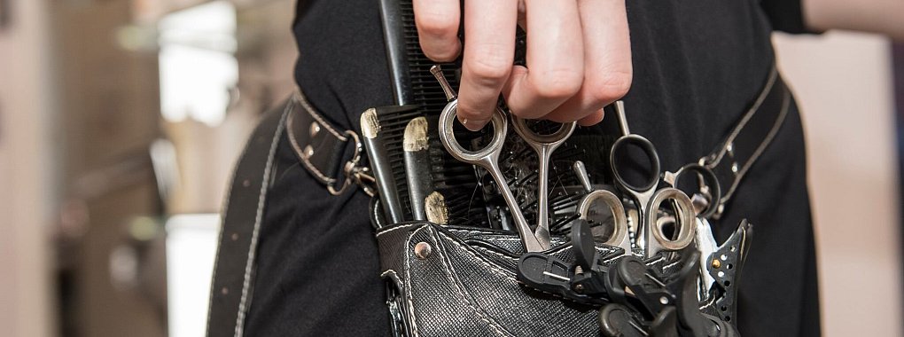 In der Ausbildung werden oftmals Arbeitsmittel benötigt, die gar nicht so günstig sind. - © Robert Günther/dpa-tmn