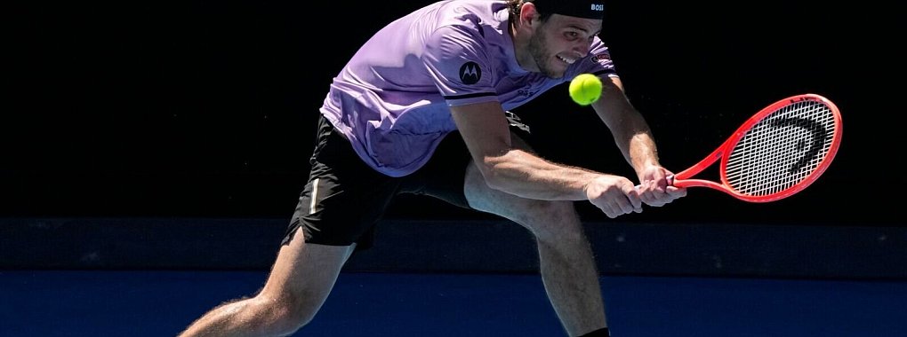 Ist in der dritten Runde der Australian Open ausgeschieden: Taylor Fritz. - © Manish Swarup/AP/dpa