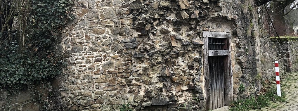 Der Eingang zum Verlies des Katzenturms. - &copy; Sven Kienscherf