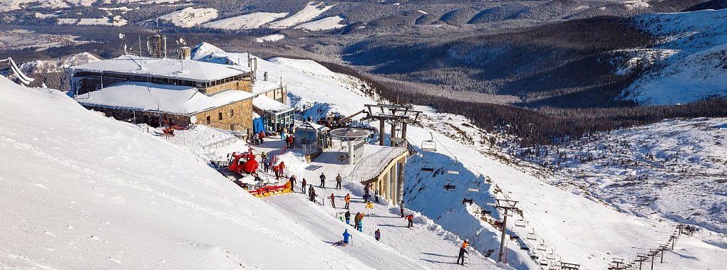 Erweiterung des Tatry Super Ski: Mit dem Verbundskipass können Wintersportler nun auch Polens höchstgelegene Skipisten am Kasprowy Wierch nutzen. - © Kamil Bankowski/Polnisches FVA/dpa-tmn
