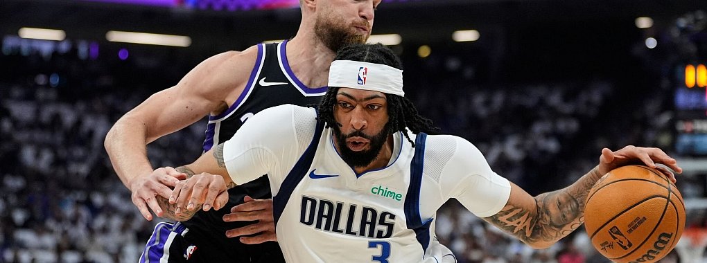 Anthony Davis (rechts) führte die Dallas Mavericks mit 27 Punkten zum Sieg gegen die Sacramento Kings. - © Godofredo A. Vásquez/AP/dpa