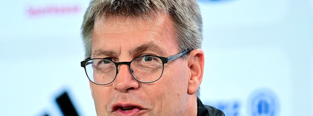 Der DOSB-Präsident spricht in einem Interview auch über Trainer-Gehälter und Olympia-Aussichten. - © Sina Schuldt/dpa