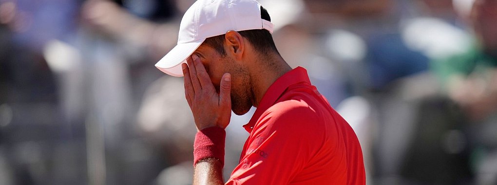 Novak Djokovic schied in Rom nach einer schwachen Leistung &uuml;berraschend aus. - &copy; Alessandra Tarantino/AP/dpa