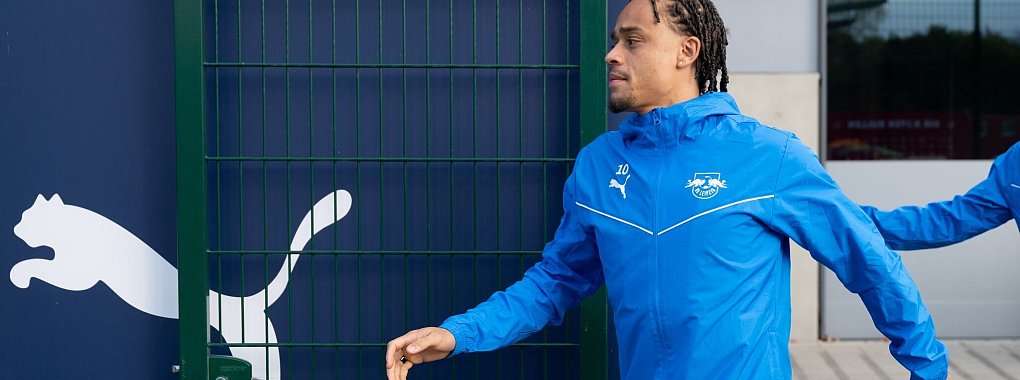 Xavi Simons ist bei RB Leipzig wieder ins Mannschaftstraining eingestiegen. - © Hendrik Schmidt/dpa