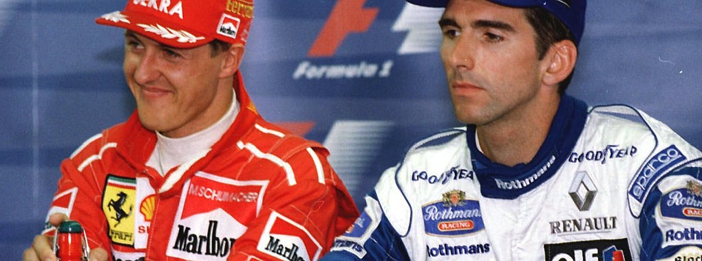 Michael Schumachers früherer WM-Rivale Damon Hill (r) hört im TV auf. - © picture alliance / dpa