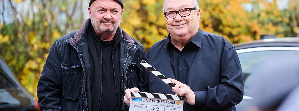Schauspieler Jaecki Schwarz (r.) hat schon Vorkehrungen für den Tod getroffen. (Archivbild) - © Annette Riedl/dpa