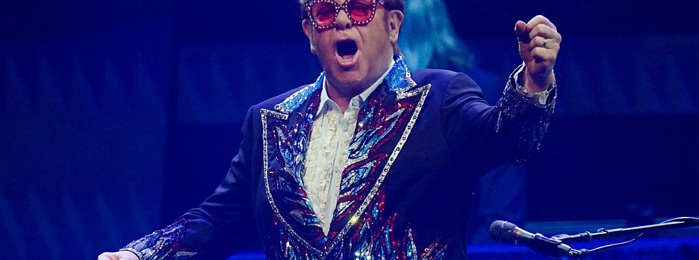 Vor mehr als anderthalb gab Elton John das letzte Konzert seiner Abschiedstournee. Jetzt stand er in London wieder auf der Bühne und begeisterte seine Fans. - © Yui Mok/PA Wire/dpa