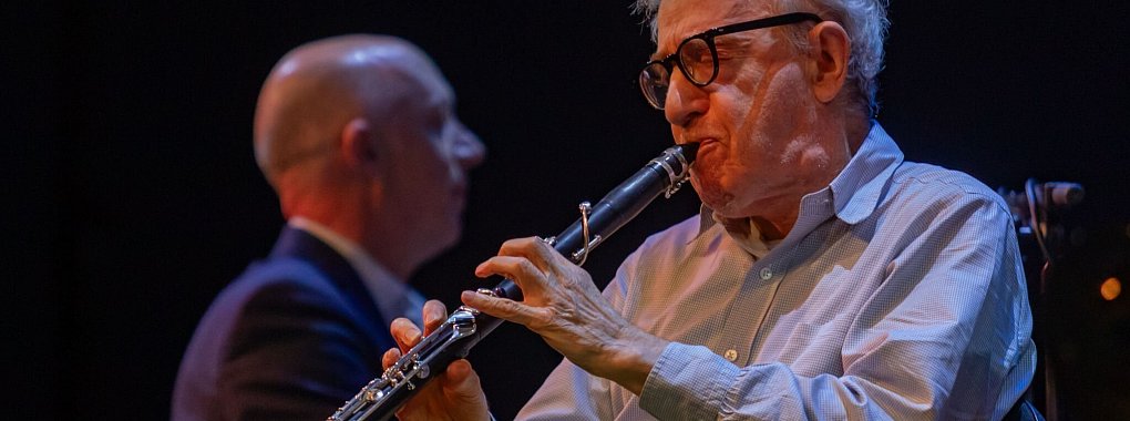 Woody Allen an der Klarinette 2023 beim Barcelona Jazz Festival. - &copy; Kike Rinc&oacute;n/EUROPA PRESS/dpa