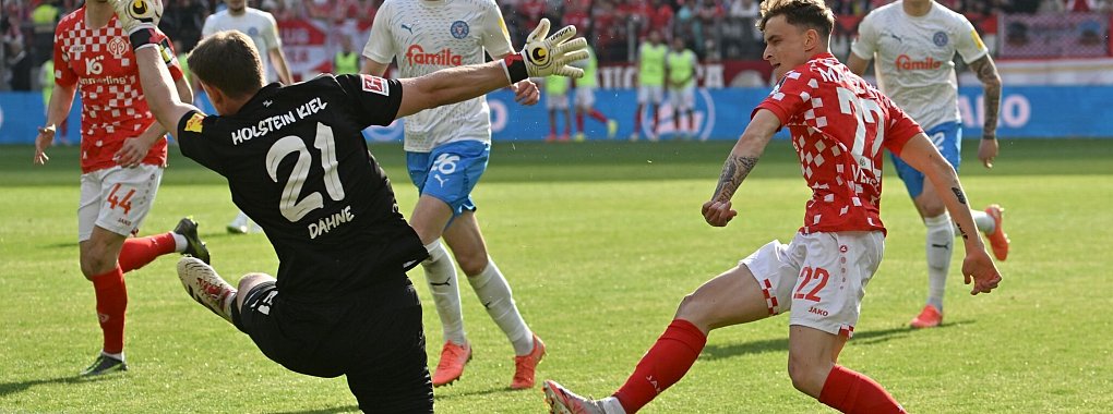 Dank eines Joker-Tores von Nelson Weiper kam der FSV Mainz 05 zu einem Remis gegen Holstein Kiel. - © Torsten Silz/dpa