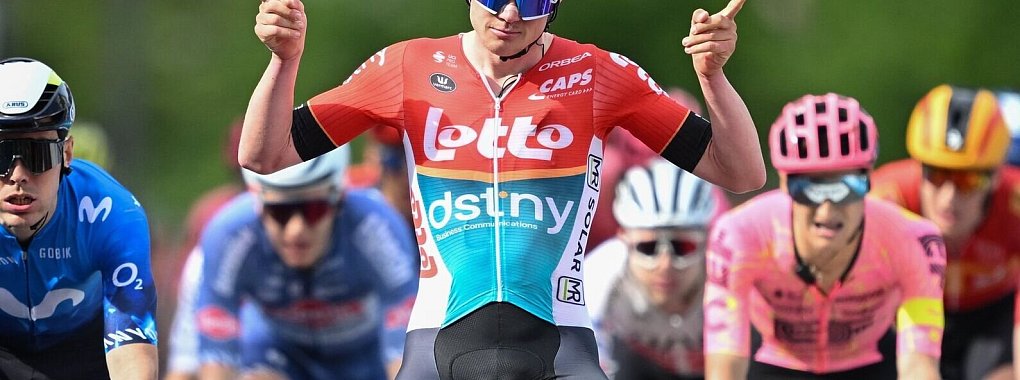 Positiv und raus: Maxim Van Gils verl&auml;sst die Tour de France. - &copy; Arne Dedert/dpa