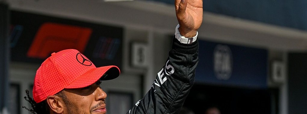 Fährt seine letzte Saison für das Team Mercedes: Lewis Hamilton. - © Denes Erdos/AP/dpa