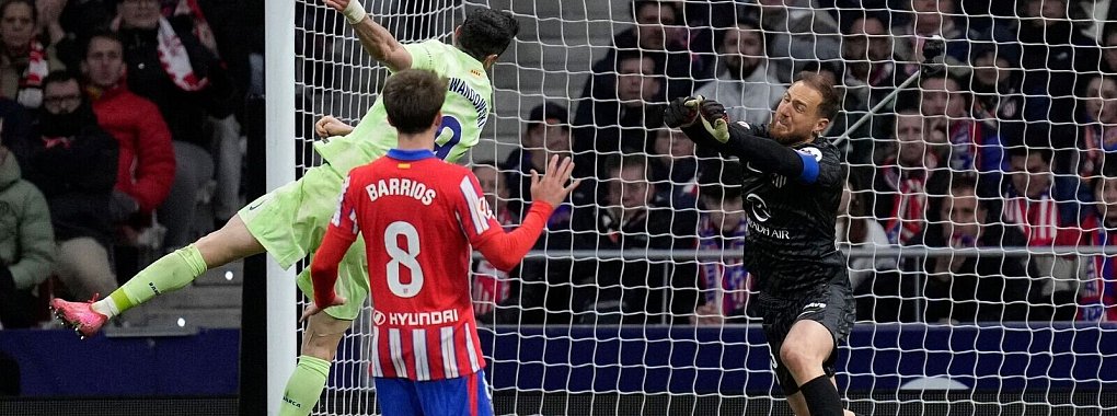 Traf zum 1:2: Robert Lewandowski. - © Bernat Armangue/AP/dpa