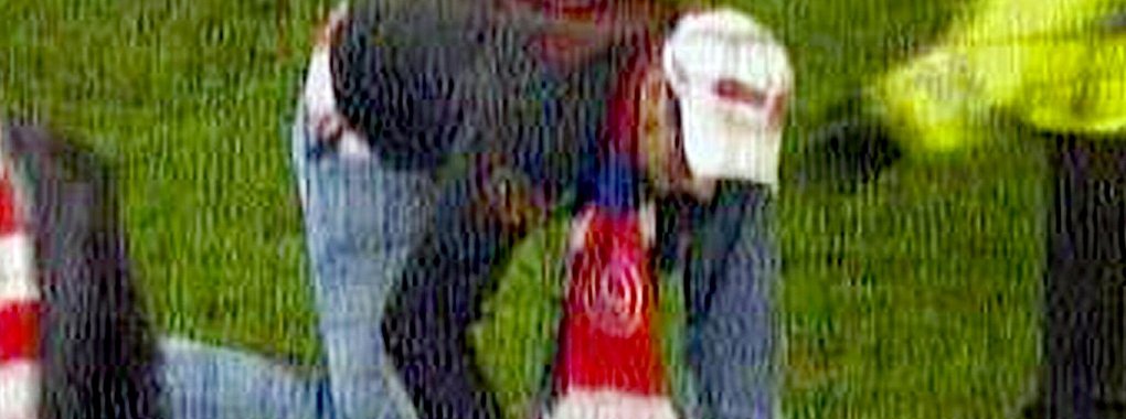 Im Mai 2012 klaute ein besonders euphorischer Fortuna-Anh&auml;nger sogar den Elfmeterpunkt und erhielt sp&auml;ter Stadionverbot. - &copy; Ard Screenshot/dpa