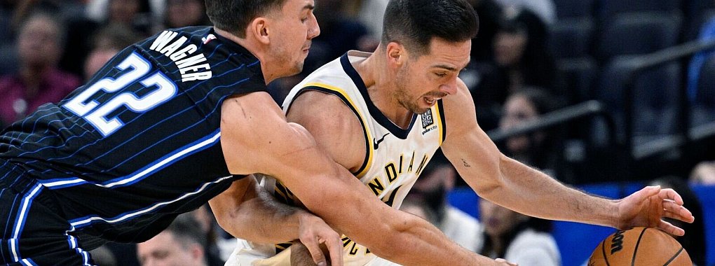 Fühlte sich nicht gut und spielte nicht lange: Nationalspieler Franz Wagner (links) - © Phelan M. Ebenhack/AP/dpa