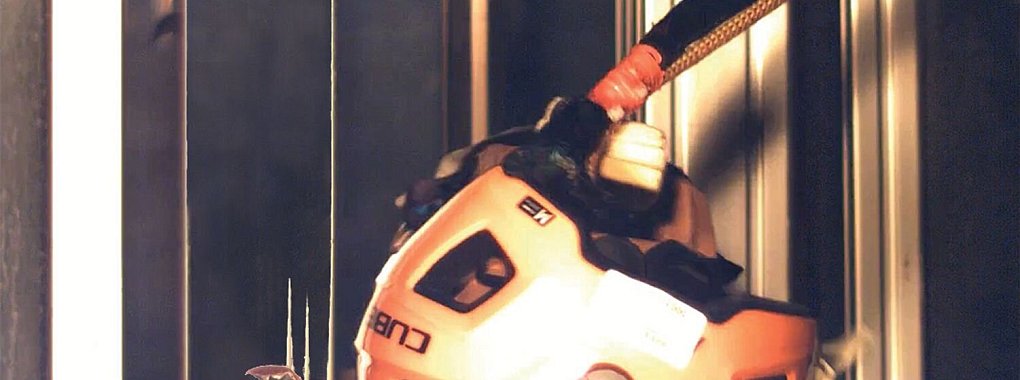 Ein Helm auf einem Pr&uuml;fstand. - &copy; Foto: Stiftung Warentest/dpa-tmn