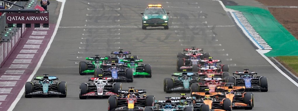 Lewis Hamilton ist beim Grand Prix in Großbritannien zum Sieg gefahren. - © Luca Bruno/AP/dpa