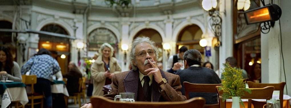Haluk Bilginer spielt Agâh in der Erfolgsserie «Ein guter Mensch». - © -/Magenta TV/dpa