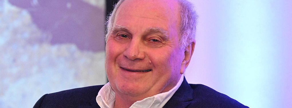 Der frühere Bayern-Präsident Uli Hoeneß kritisiert die Mentalität in Deutschland. - © Felix Hörhager/dpa
