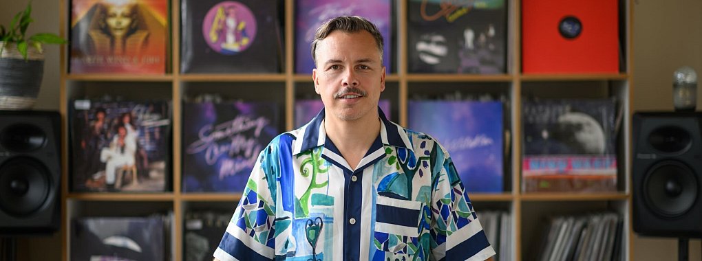 Im September erscheint ein neues Album des Dresdner DJs Purple Disco Machine - © Robert Michael/dpa